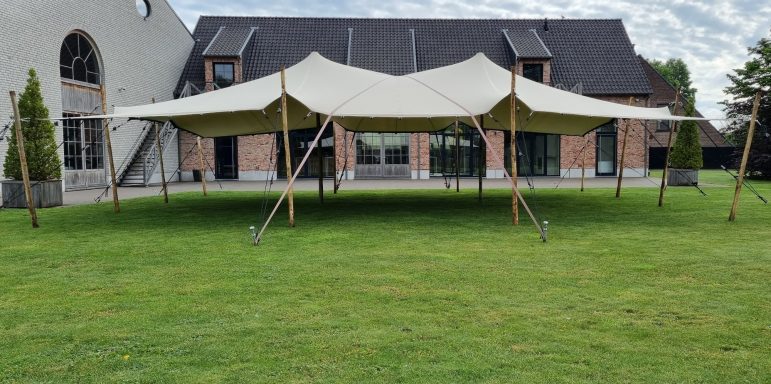 stretchtent huren Oost Vlaanderen vlondervloer