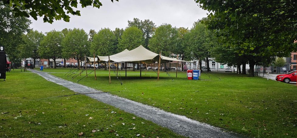 stretchtent huren Oost Vlaanderen vlondervloer