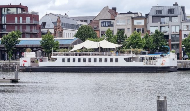 Stretchtent op boot Antwerpen Thev Friendship aan het MAS