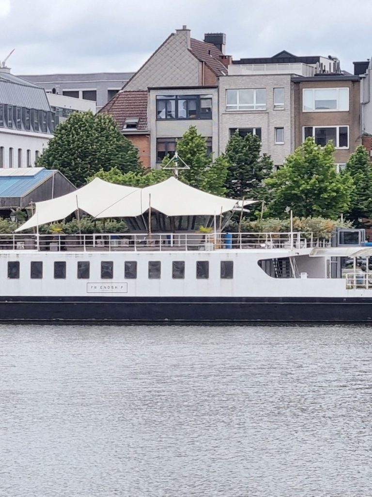 stretchtent huren Oost Vlaanderen vlondervloer