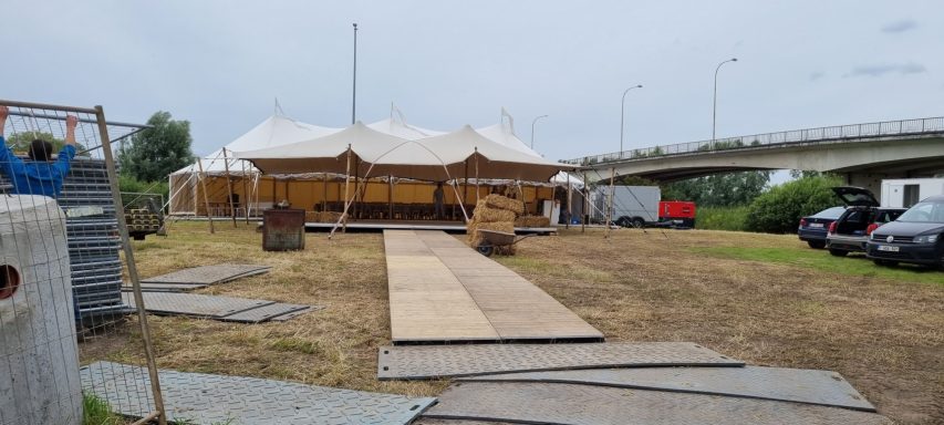 stretchtent huren Oost Vlaanderen met vloer