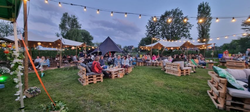 stretchtent huren Oost Vlaanderen vlondervloer