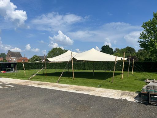 stretchtent huren Oost Vlaanderen vlondervloer