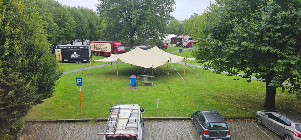 stretchtent huren Oost Vlaanderen vlondervloer